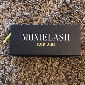 Moxie Lash Flashy False Eyelashes